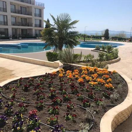 Diamond Sarafovo Aparthotel 3*
